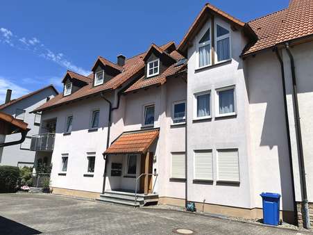 Ansicht der Anlage mit Hauseingang Ansicht der Anlage mit Hauseingang - Erdgeschosswohnung in 97437 Haßfurt mit 48m² kaufen