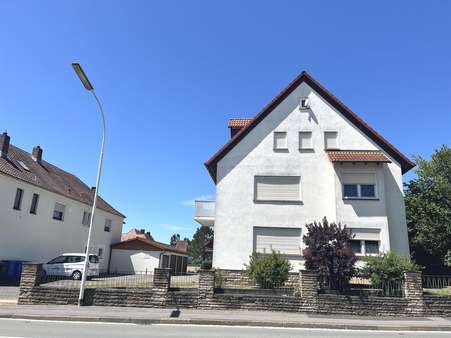 Südostansicht der Wohnanlage Südostansicht der Wohnanlage - Erdgeschosswohnung in 97437 Haßfurt mit 48m² kaufen