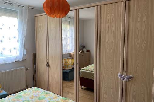 gut möblierbares Schlafzimmer - Erdgeschosswohnung in 97422 Schweinfurt mit 64m² kaufen