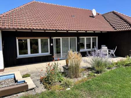 Ihr Sonnenplatz... die große Terrasse direkt am Haus gelegen Ihr Sonnenplatz... die große Terrasse direkt am Haus gelegen - Einfamilienhaus in 96106 Ebern mit 125m² kaufen