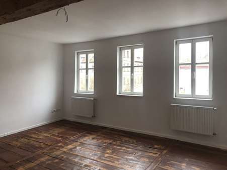 Wohn- Essbereich mit restaurierten Holzboden - Etagenwohnung in 97496 Burgpreppach mit 79m² mieten