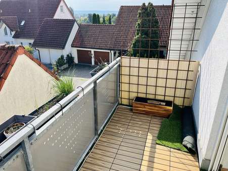 sonnig gelegener Balkon mit Ausblick sonnig gelegener Balkon mit Ausblick - Dachgeschosswohnung in 97437 Haßfurt mit 50m² kaufen