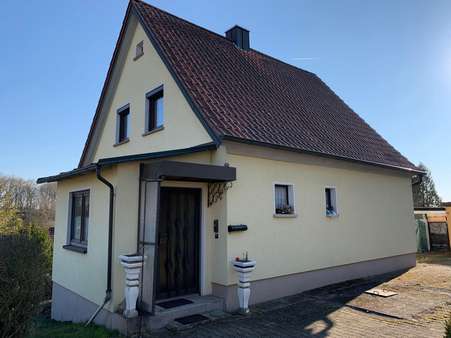 Hofansicht - Einfamilienhaus in 97488 Stadtlauringen mit 110m² kaufen