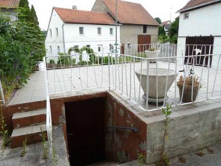 sonnig gelegene Terrassenfläche über der Garage sonnig gelegene Terrassenfläche über der Garage - Einfamilienhaus in 97514 Oberaurach mit 140m² kaufen