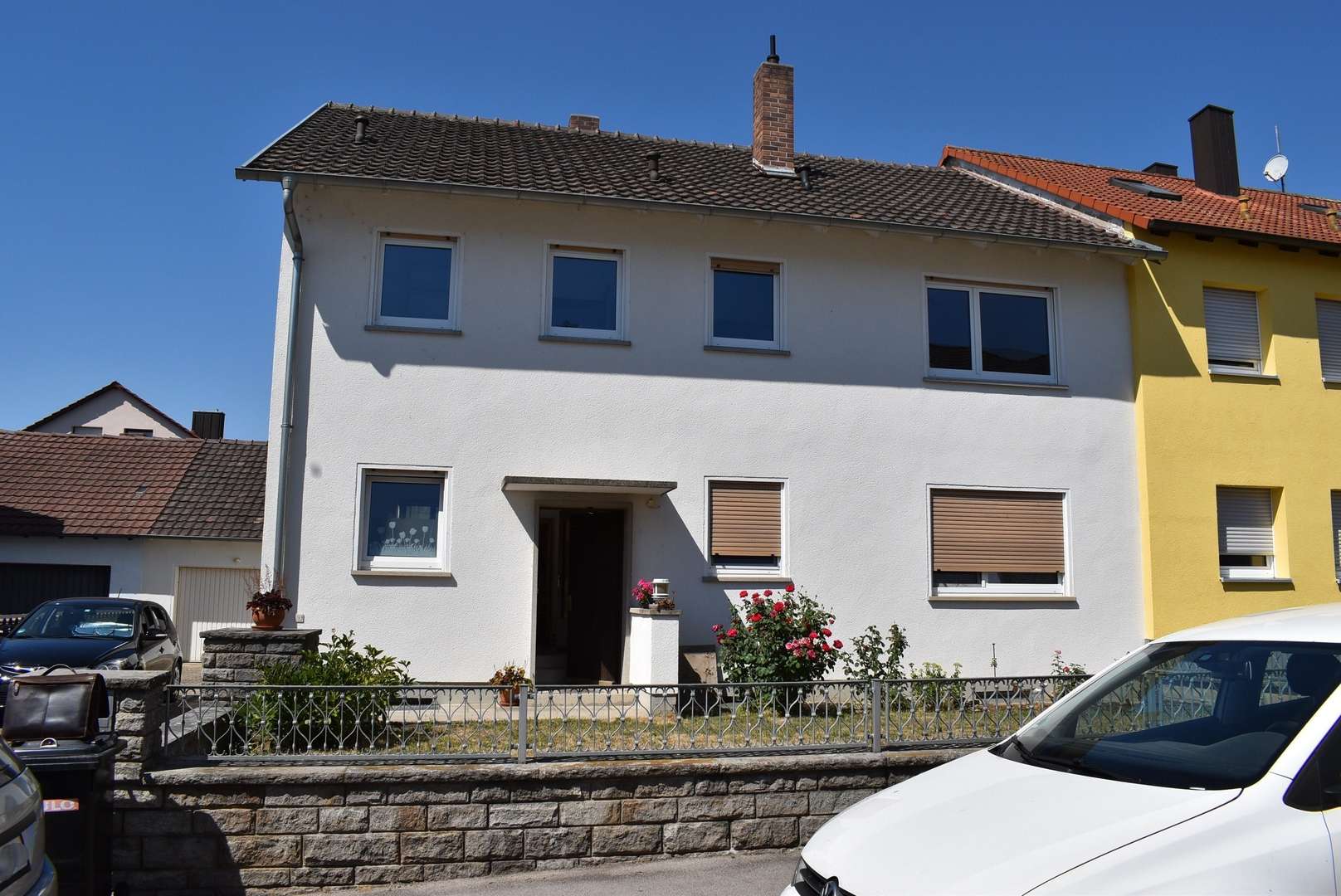 Außenansicht - Zweifamilienhaus in 97440 Werneck mit 166m² kaufen