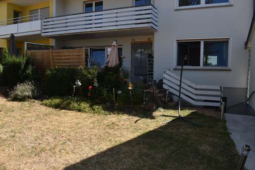 Gartenansicht - Zweifamilienhaus in 97440 Werneck mit 166m² kaufen