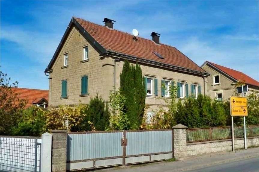 Südwestansicht mit Toranlage und Zufahrt - Mehrfamilienhaus in 97522 Sand mit 275m² kaufen