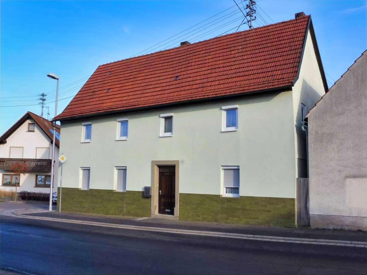 Westansicht des Hauses - Einfamilienhaus in 97461 Hofheim mit 150m² kaufen