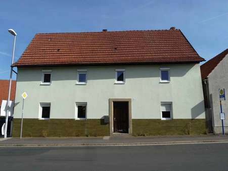 Westansicht mit Hauszugang - Einfamilienhaus in 97461 Hofheim mit 150m² kaufen