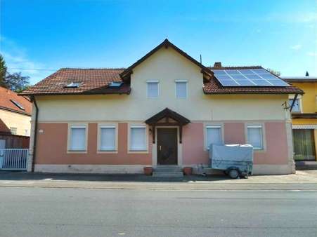 Ansicht des Wohnhauses - Mehrfamilienhaus in 96126 Maroldsweisach mit 100m² kaufen