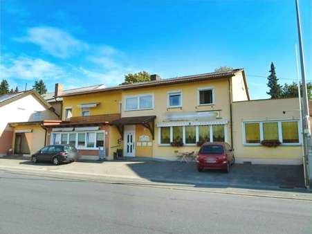 Ansicht Gastro/Pension - Mehrfamilienhaus in 96126 Maroldsweisach mit 100m² kaufen