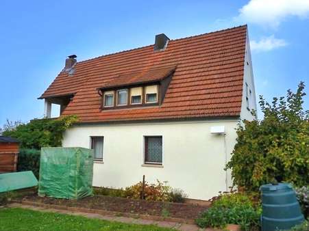 Südostansicht mit Gaubenfenster - Einfamilienhaus in 96106 Ebern mit 130m² kaufen
