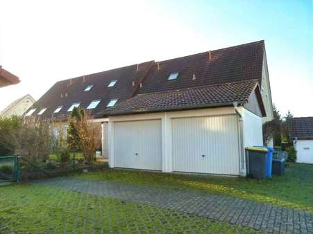 wenige Meter vom Haus entfernt... das Garagengebäude mit Satteldach - Reihenmittelhaus in 97500 Ebelsbach mit 101m² kaufen