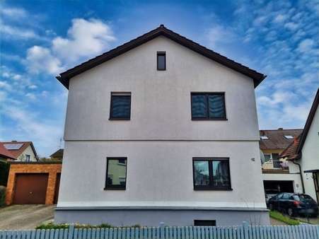 West Ansicht - Zweifamilienhaus in 97437 Haßfurt mit 160m² kaufen