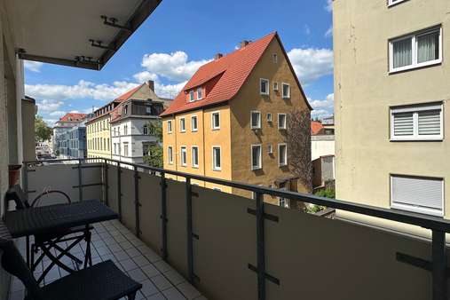 Balkon in Nord-/Ostausrichtung - Etagenwohnung in 97421 Schweinfurt mit 120m² kaufen