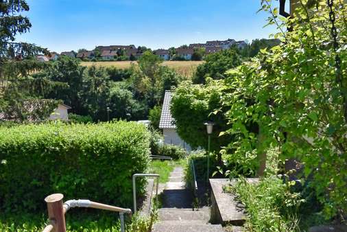 Zuweg/Treppe zum Wohnhaus - Einfamilienhaus in 97456 Dittelbrunn mit 80m² kaufen