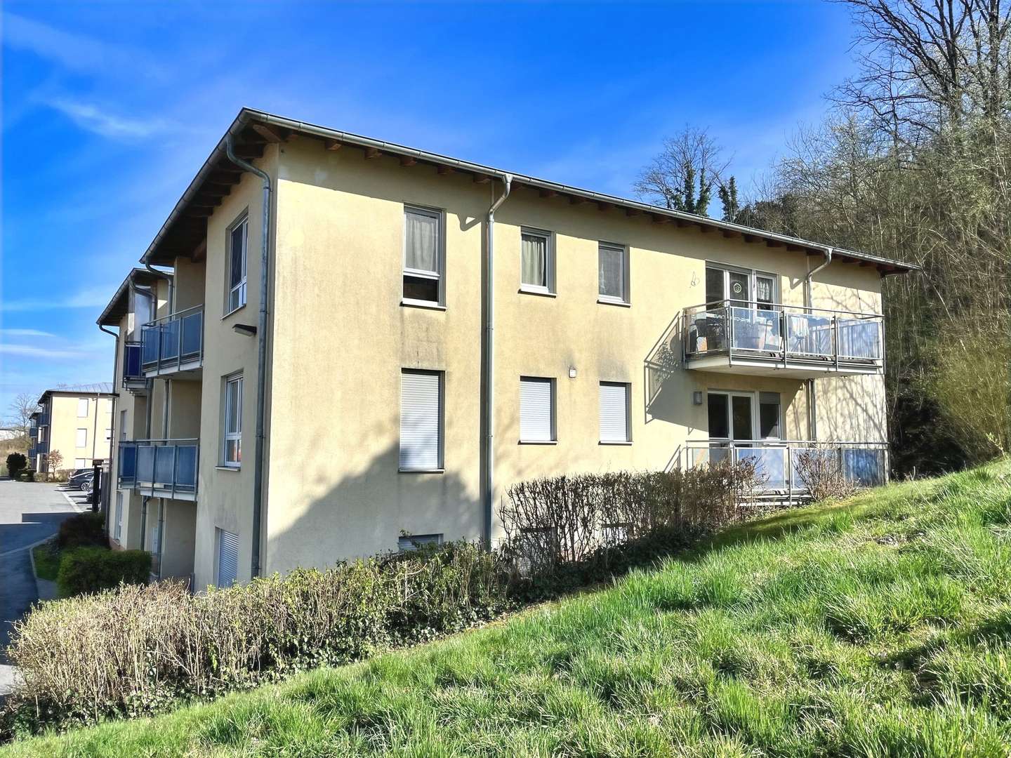 Nordwestansicht der Wohnanlage - Etagenwohnung in 97483 Eltmann mit 65m² kaufen