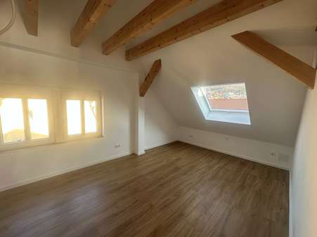 Schlafen - Dachgeschosswohnung in 97688 Bad Kissingen mit 82m² mieten