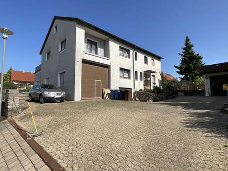 Außenansicht Hof Außenansicht Hof - Zweifamilienhaus in 97762 Hammelburg mit 254m² kaufen