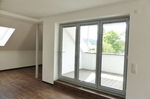 Blick zur Loggia - Dachgeschosswohnung in 97688 Bad Kissingen mit 88m² als Kapitalanlage kaufen