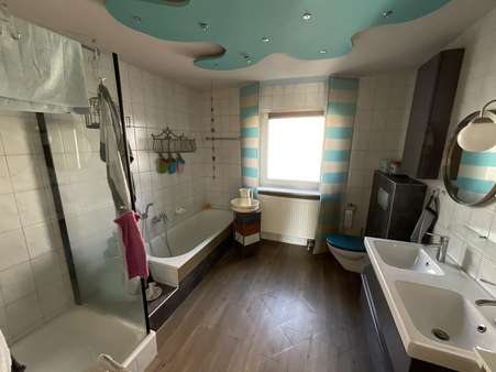 Badezimmer - Einfamilienhaus in 97723 Oberthulba mit 114m² kaufen