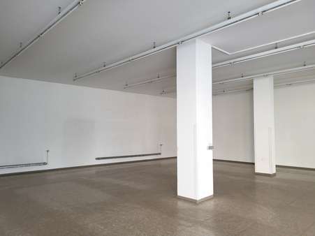 Innenansicht Innenansicht - Ladenlokal in 97720 Nüdlingen mit 150m² mieten