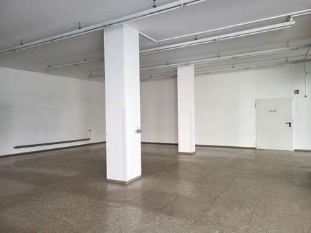 Innenansicht Innenansicht - Ladenlokal in 97720 Nüdlingen mit 150m² mieten