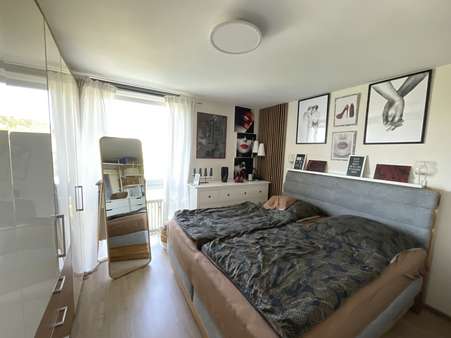 Schlafzimmer - Etagenwohnung in 97688 Bad Kissingen mit 66m² mieten