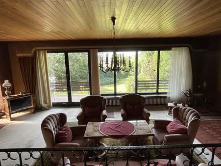 Wohnzimmer - Einfamilienhaus in 97688 Bad Kissingen mit 230m² kaufen