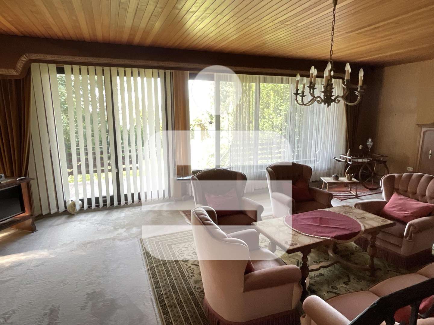 Wohnzimmer - Einfamilienhaus in 97688 Bad Kissingen mit 230m² kaufen
