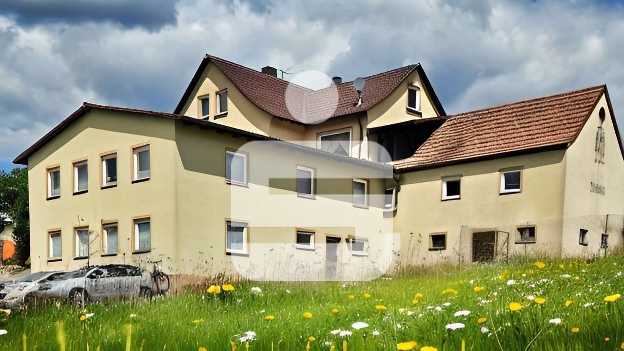 Außenansicht Außenansicht - Zweifamilienhaus in 97723 Oberthulba mit 136m² kaufen