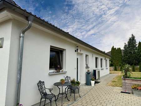 Außenansicht Außenansicht - Einfamilienhaus in 97640 Stockheim mit 120m² kaufen