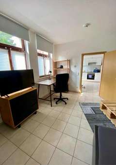 Wohn-/Schlafzimmer Wohn-/Schlafzimmer - Erdgeschosswohnung in 98617 Meiningen mit 36m² mieten