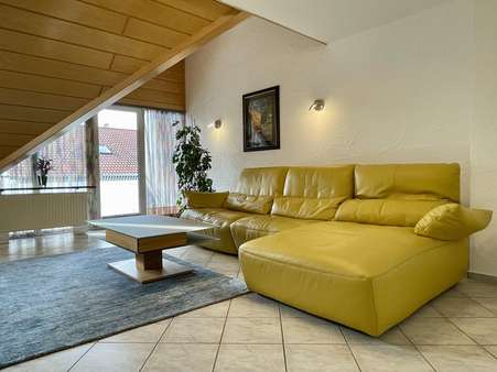 Wohnzimmer - Dachgeschosswohnung in 97653 Bischofsheim mit 69m² kaufen