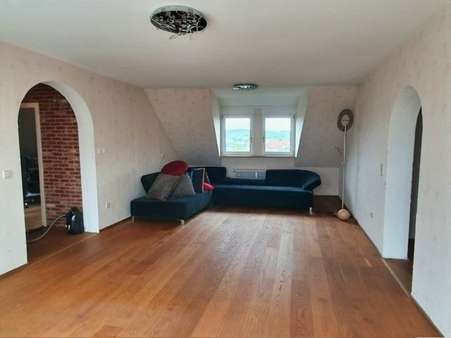 Wohnzimmer - Dachgeschosswohnung in 97616 Bad Neustadt mit 110m² kaufen