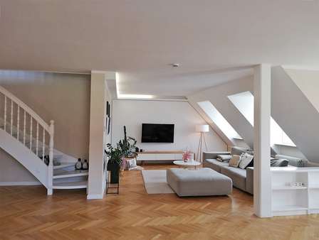 Blick in den Wohnbereich - Maisonette-Wohnung in 63911 Klingenberg mit 177m² kaufen