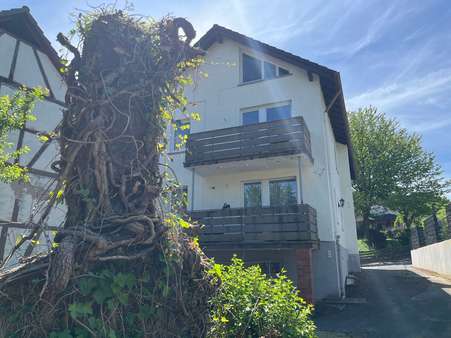 Hofansicht - Zweifamilienhaus in 63773 Goldbach mit 205m² kaufen