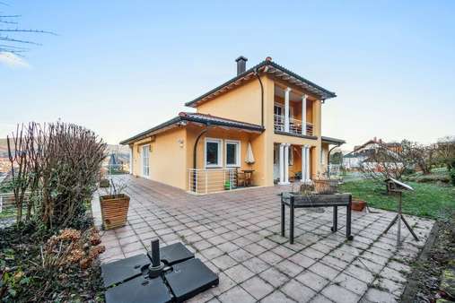 Außenaufnahme mit Terrasse - Einfamilienhaus in 63897 Miltenberg mit 231m² kaufen