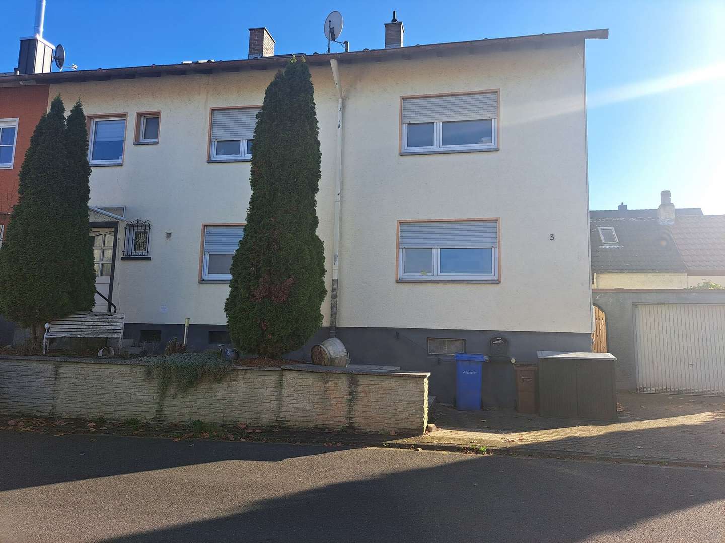 Haus Vorderseite - Zweifamilienhaus in 63773 Goldbach mit 250m² kaufen