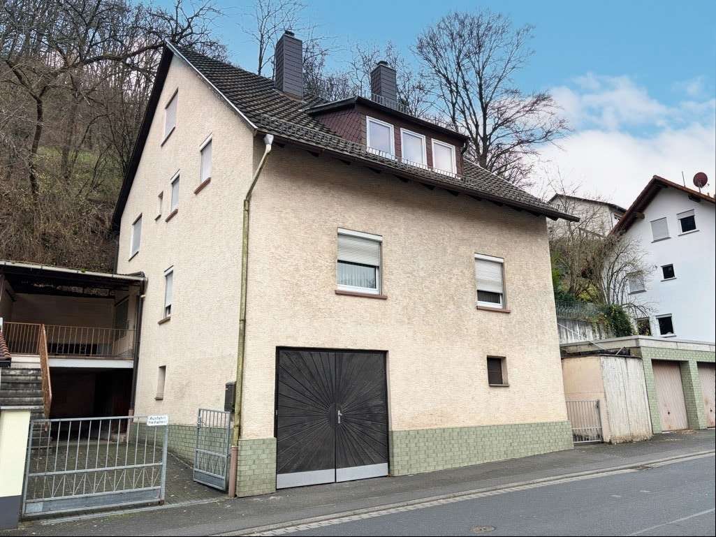Außenansicht Außenansicht - Zweifamilienhaus in 63743 Aschaffenburg mit 185m² kaufen
