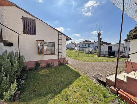 Das Nebengebäude - Doppelhaushälfte in 63906 Erlenbach mit 120m² kaufen