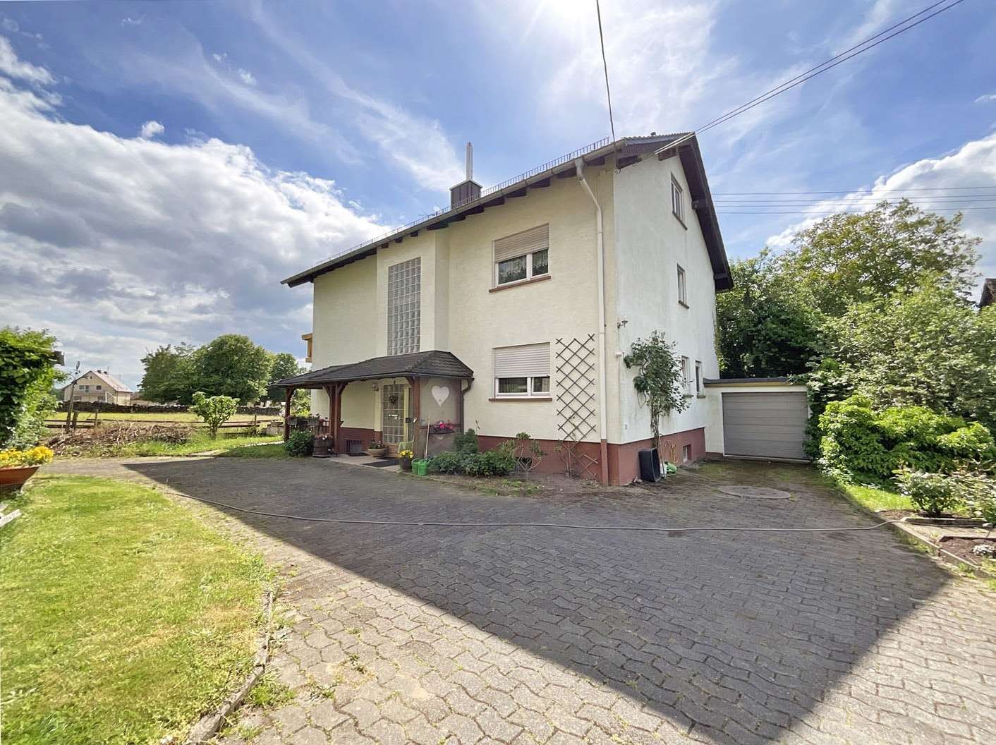 Außenansicht Außenansicht - Zweifamilienhaus in 97896 Freudenberg, Ebenheid mit 205m² kaufen