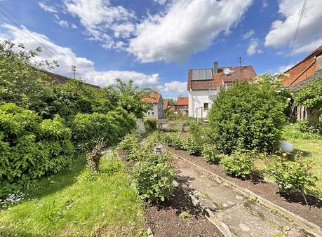 Zuwegung zum Haus Zuwegung zum Haus - Zweifamilienhaus in 97896 Freudenberg, Ebenheid mit 205m² kaufen