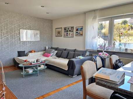 Wohnzimmer im Erdgeschoss - Zweifamilienhaus in 63856 Bessenbach mit 168m² kaufen
