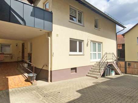 Ansicht Hof Ansicht Hof - Zweifamilienhaus in 63853 Mömlingen mit 214m² kaufen