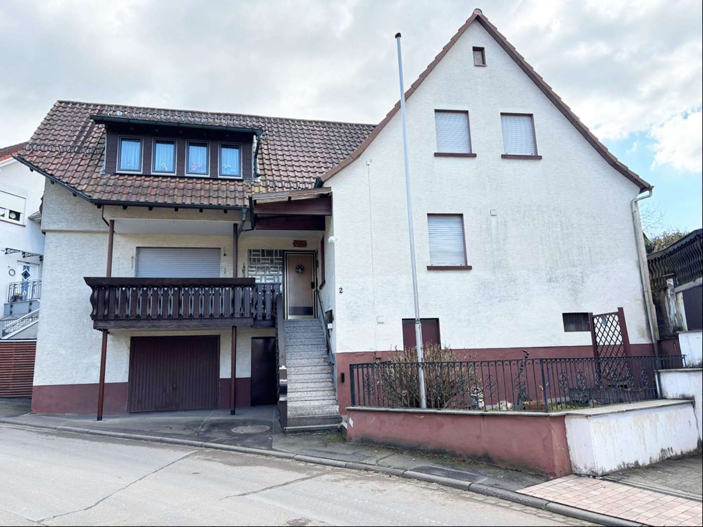 Außenansicht Außenansicht - Zweifamilienhaus in 63776 Mömbris mit 135m² kaufen