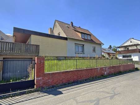 Seitenansicht - Einfamilienhaus in 63911 Klingenberg mit 136m² kaufen