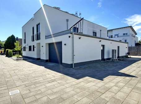 Hofansicht Hofansicht - Doppelhaushälfte in 63939 Wörth mit 160m² kaufen