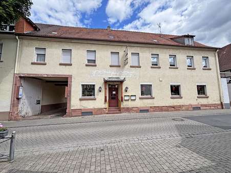 Die Gaststätte Die Gaststätte - Mehrfamilienhaus in 63762 Großostheim mit 340m² kaufen