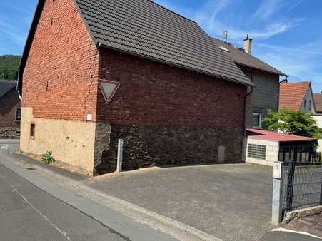 Scheune - Garage Rückseite Scheune - Garage Rückseite - Zweifamilienhaus in 63776 Mömbris mit 190m² kaufen